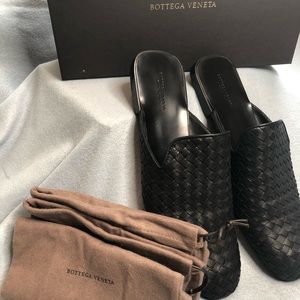 Authentic Bottega Veneta Men’s Mules